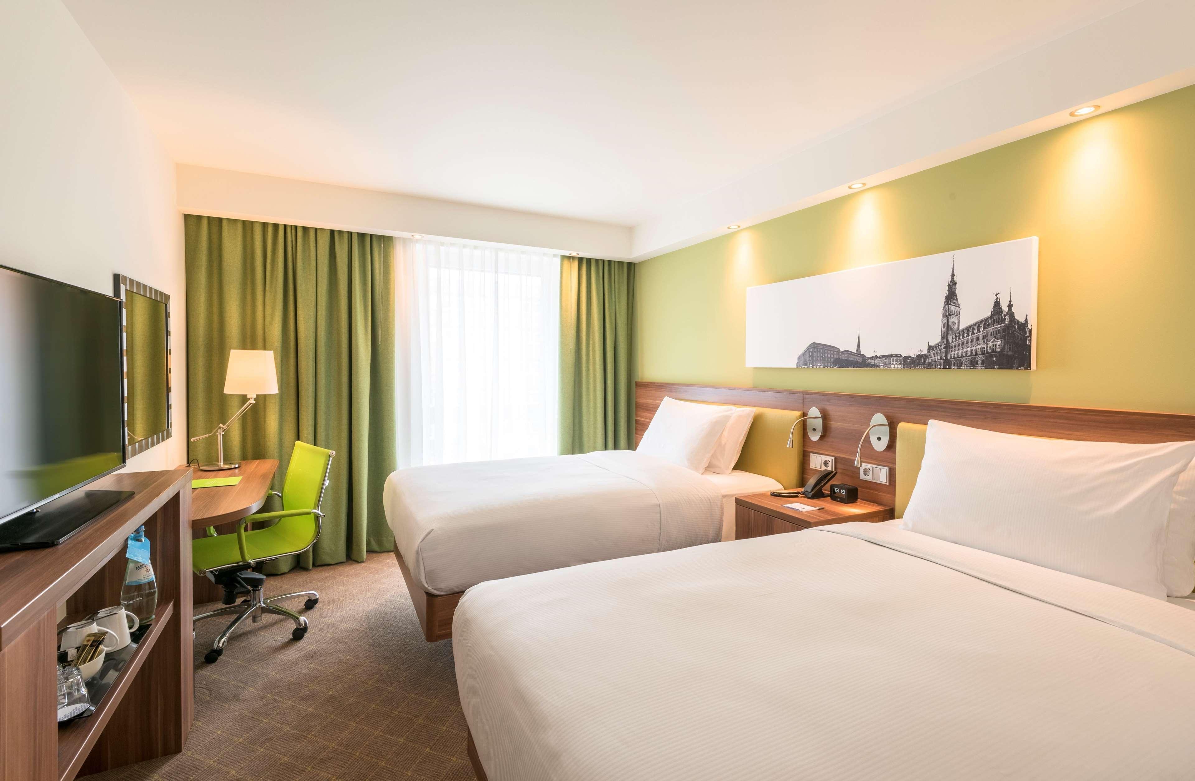 Hampton By Hilton West 3*